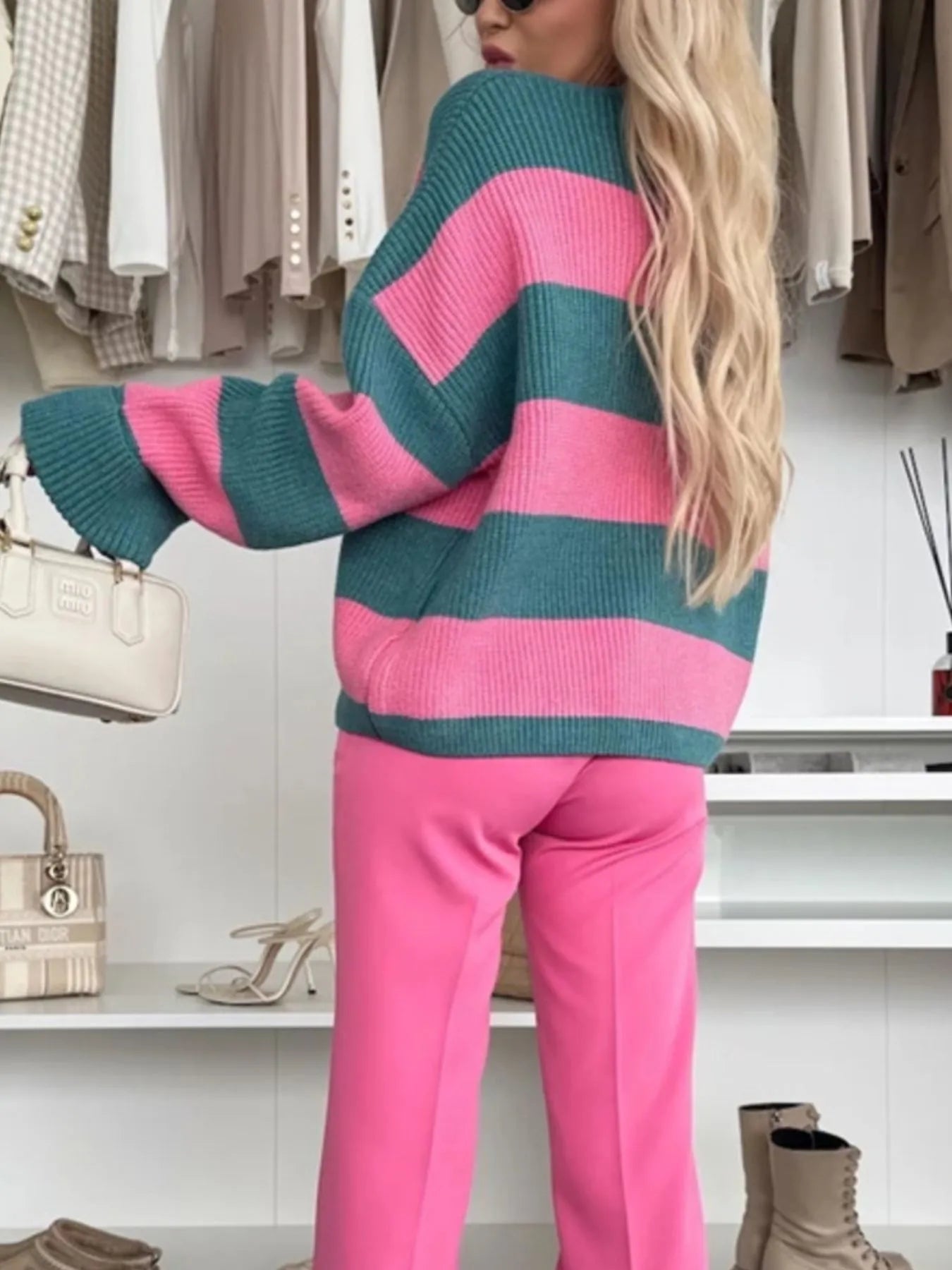 Gemütliche lässige gestreifte Strickjacke mit V-Ausschnitt