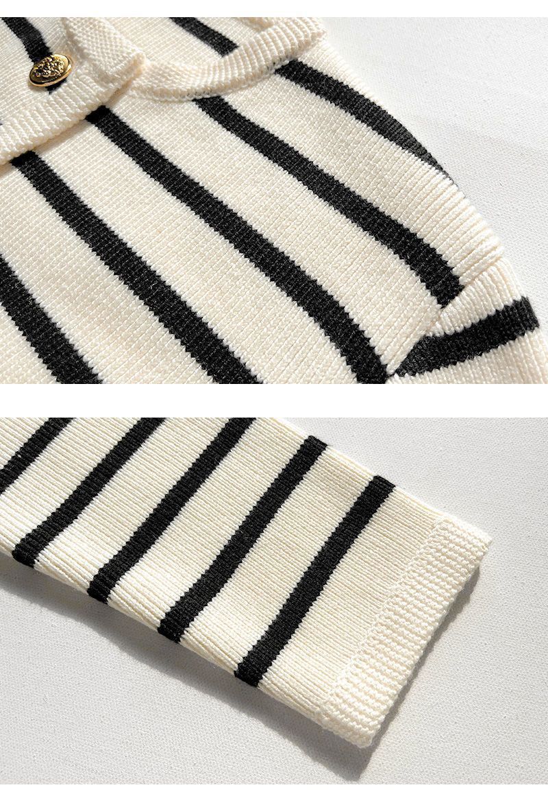 Gemütlicher gestreifter Strickpullover für den Herbst