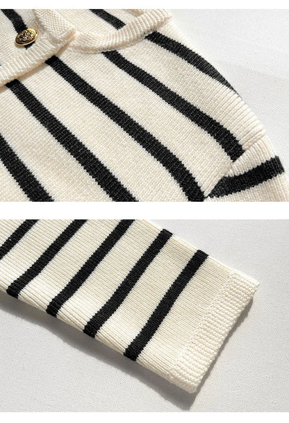 Gemütlicher gestreifter Strickpullover für den Herbst