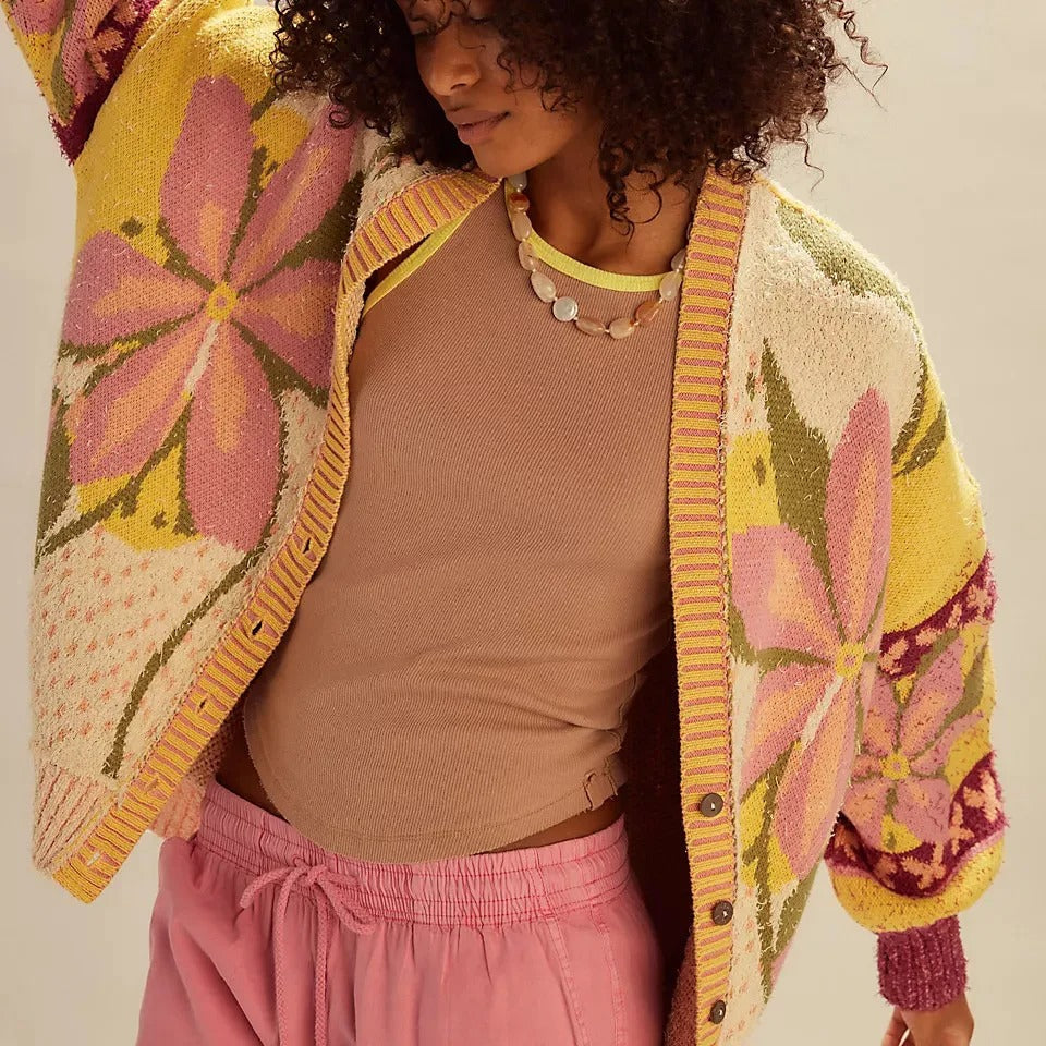 Gemütlicher floraler Strickcardigan mit lockerer Passform und langen Ärmeln
