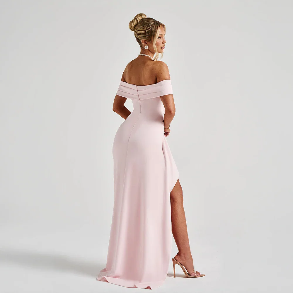 Maxikleid mit schulterfreiem Schnitt und Schlitz