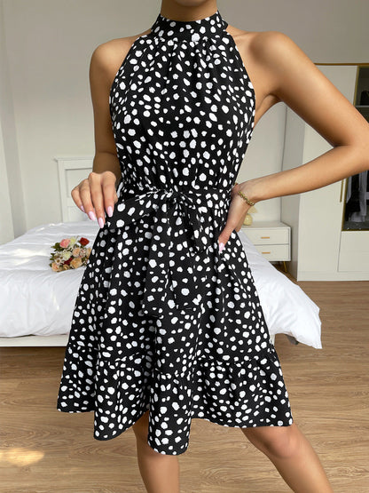 Kragenfreies Kleid mit Rollkragen und Blumendruck