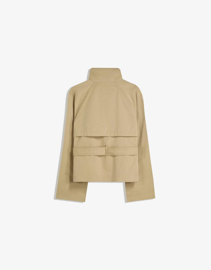 Klassischer leichter Herbst-Trenchcoat