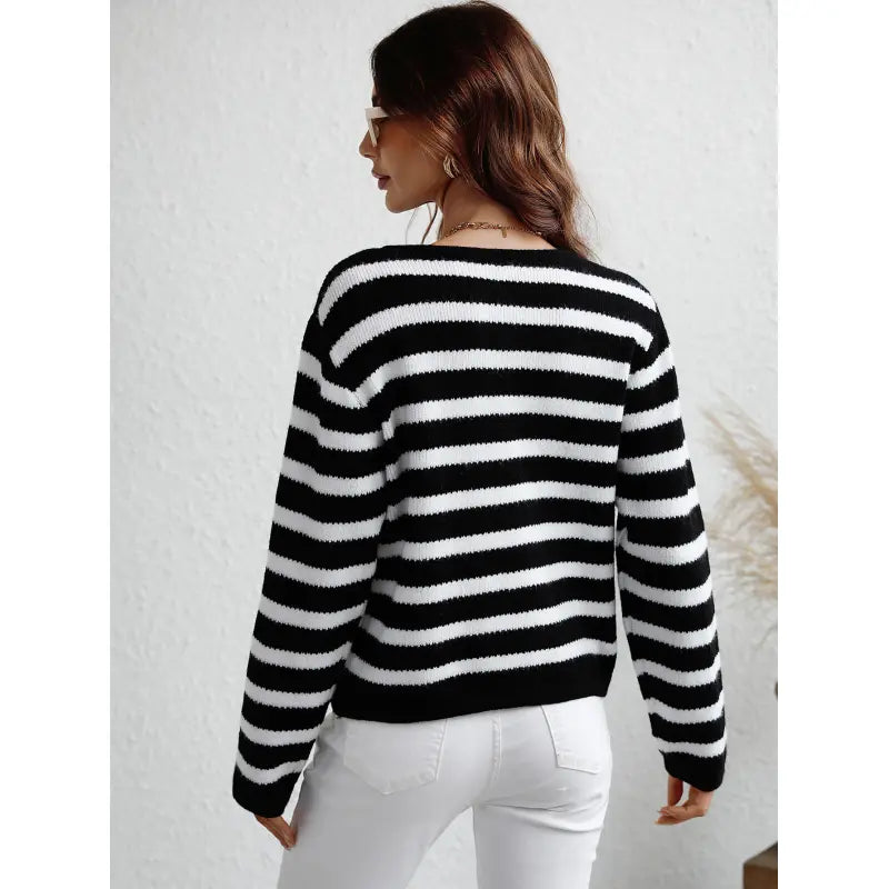 Gemütlicher Grobstrickpullover mit Knöpfen und Taschen