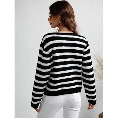 Gemütlicher Grobstrickpullover mit Knöpfen und Taschen