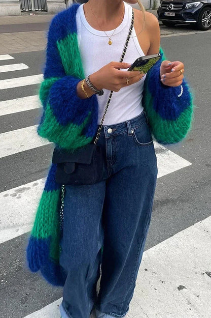 Gemütlicher gestreifter übergroßer Strickcardigan