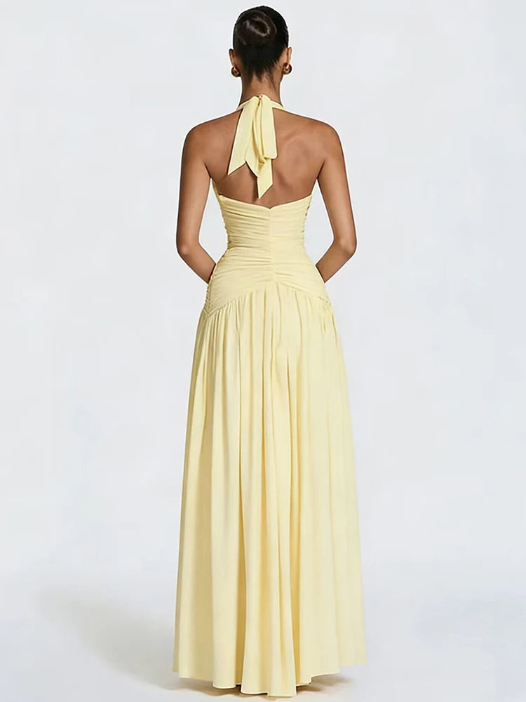 Maxikleid mit Neckholder, gerafftem hohem Schlitz und tiefem V-Rücken