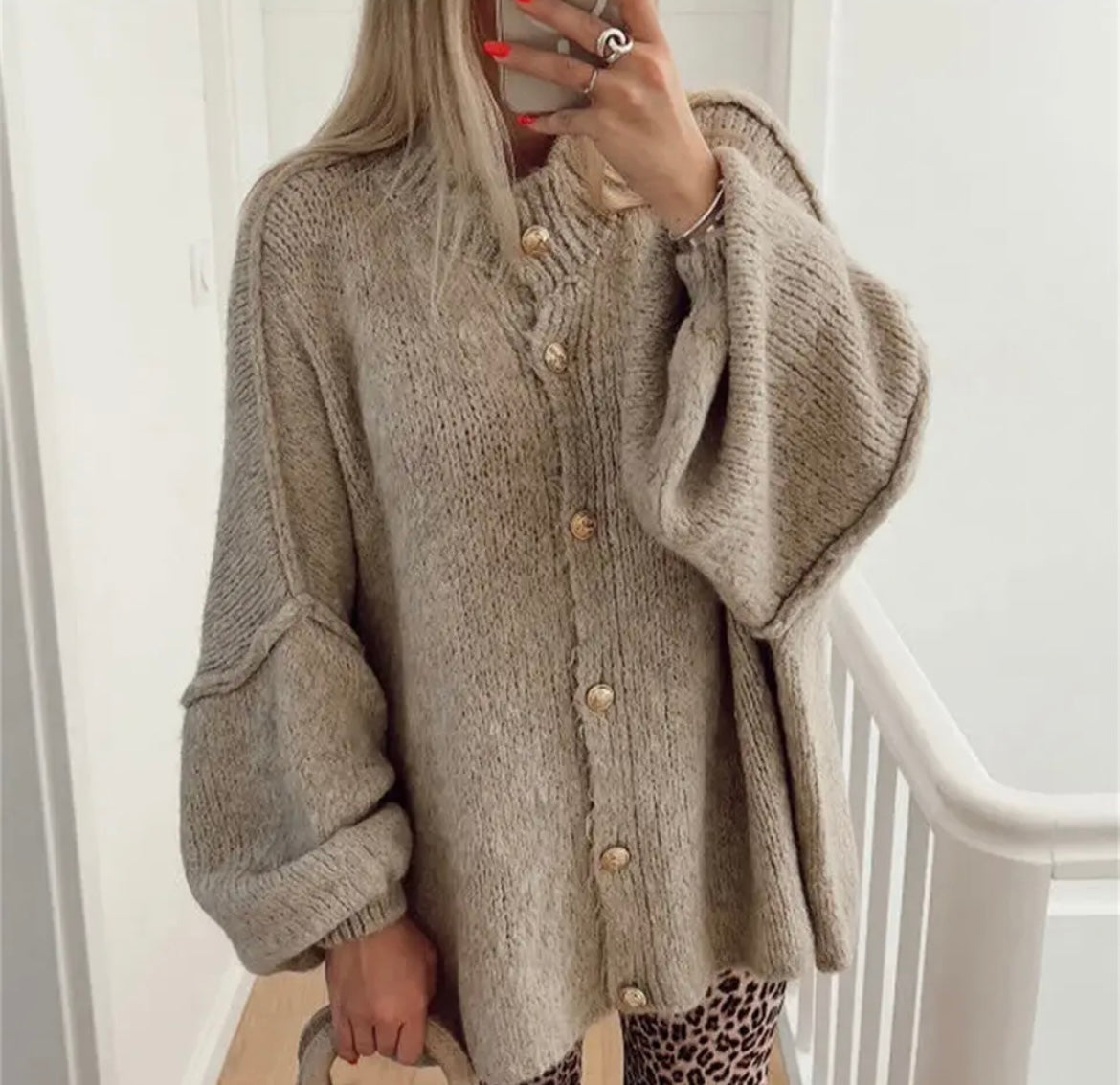 Gemütlicher übergroßer Strickcardigan-Pullover