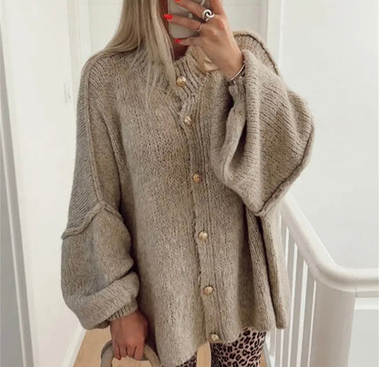 Gemütlicher übergroßer Strickcardigan-Pullover