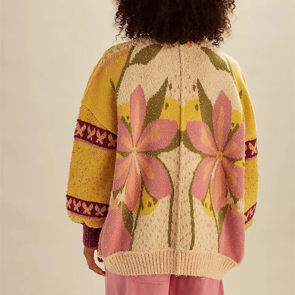 Gemütlicher floraler Strickcardigan mit lockerer Passform und langen Ärmeln