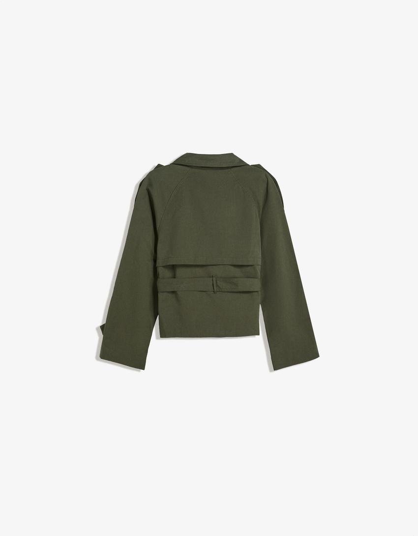 Klassischer leichter Herbst-Trenchcoat