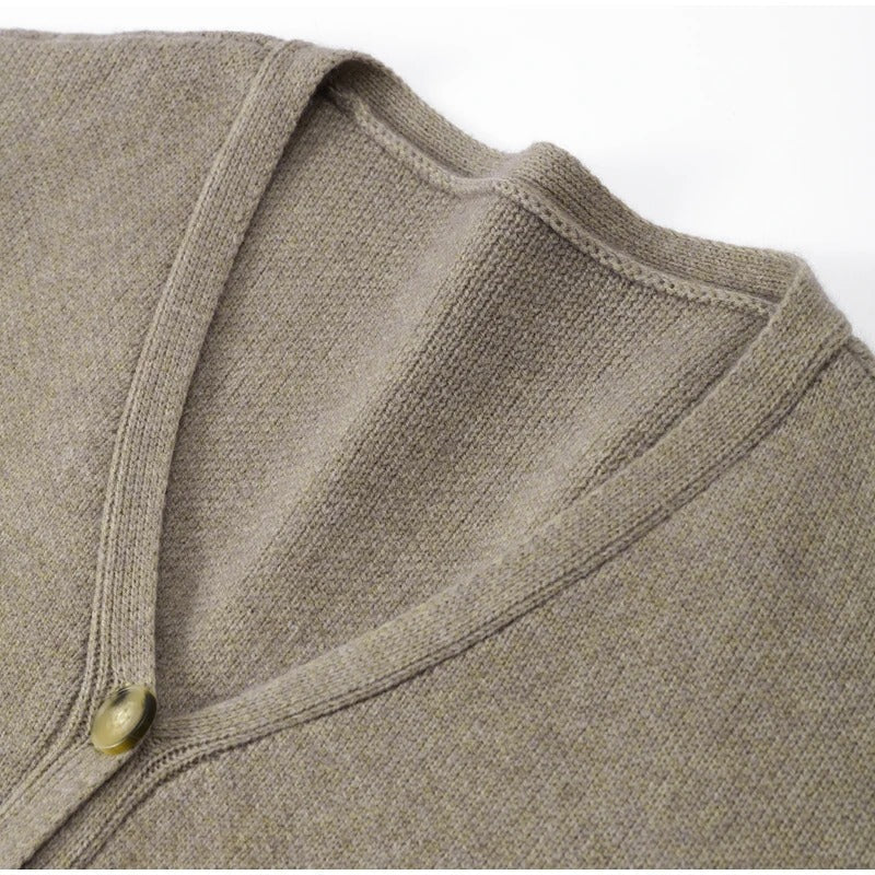 Gemütliche klassische Strickjacke für Damen