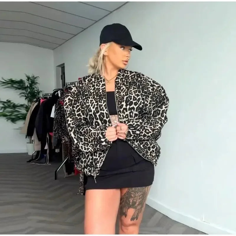 Moderne elegante leichte Damenjacke