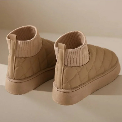 Gemütliche gestrickte Sockenschuhe mit dicker Sohle und warmem Futter