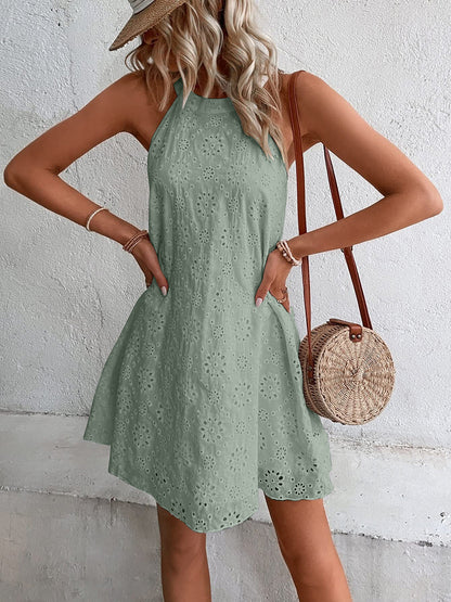 Minikleid mit Ösenkragen