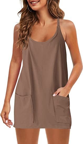 Bequemes Minikleid mit Trägern und integrierten Shorts