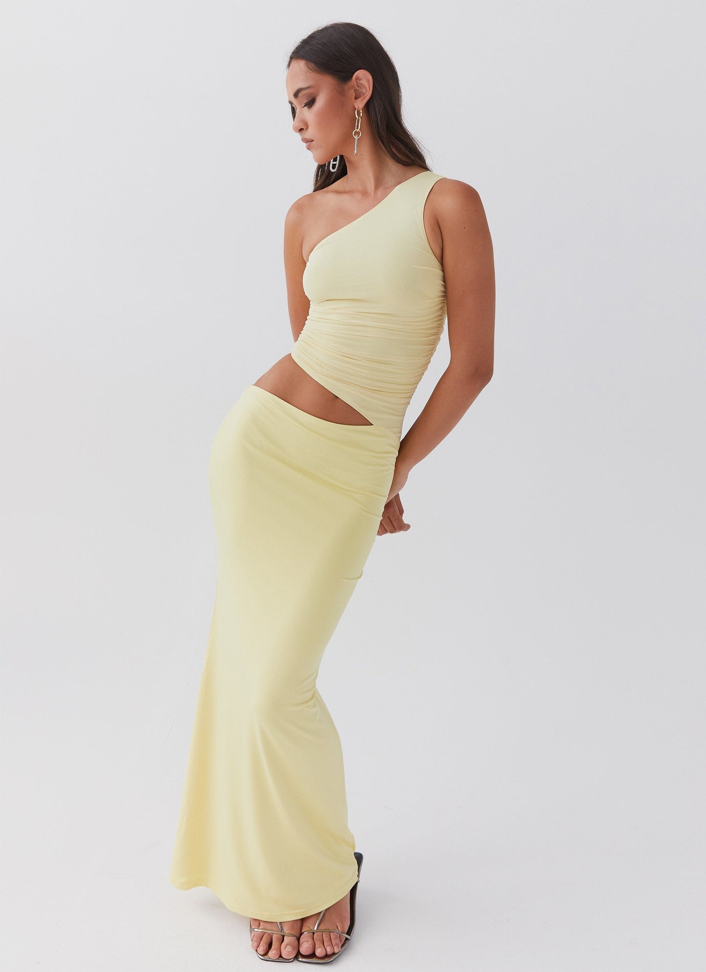 Elegantes Maxikleid für Damen mit One-Shoulder-Design, ideal für Hochzeiten