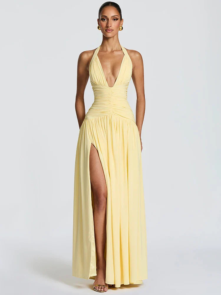 Maxikleid mit Neckholder, gerafftem hohem Schlitz und tiefem V-Rücken