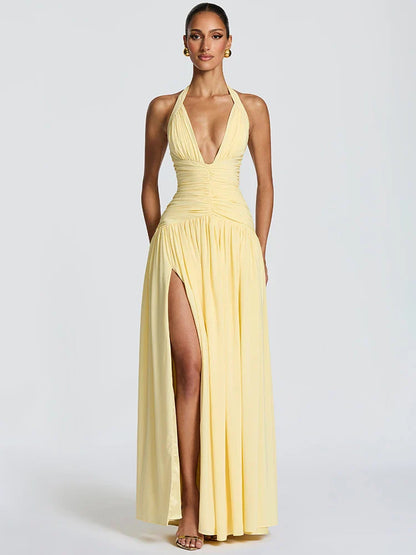 Maxikleid mit Neckholder, gerafftem hohem Schlitz und tiefem V-Rücken