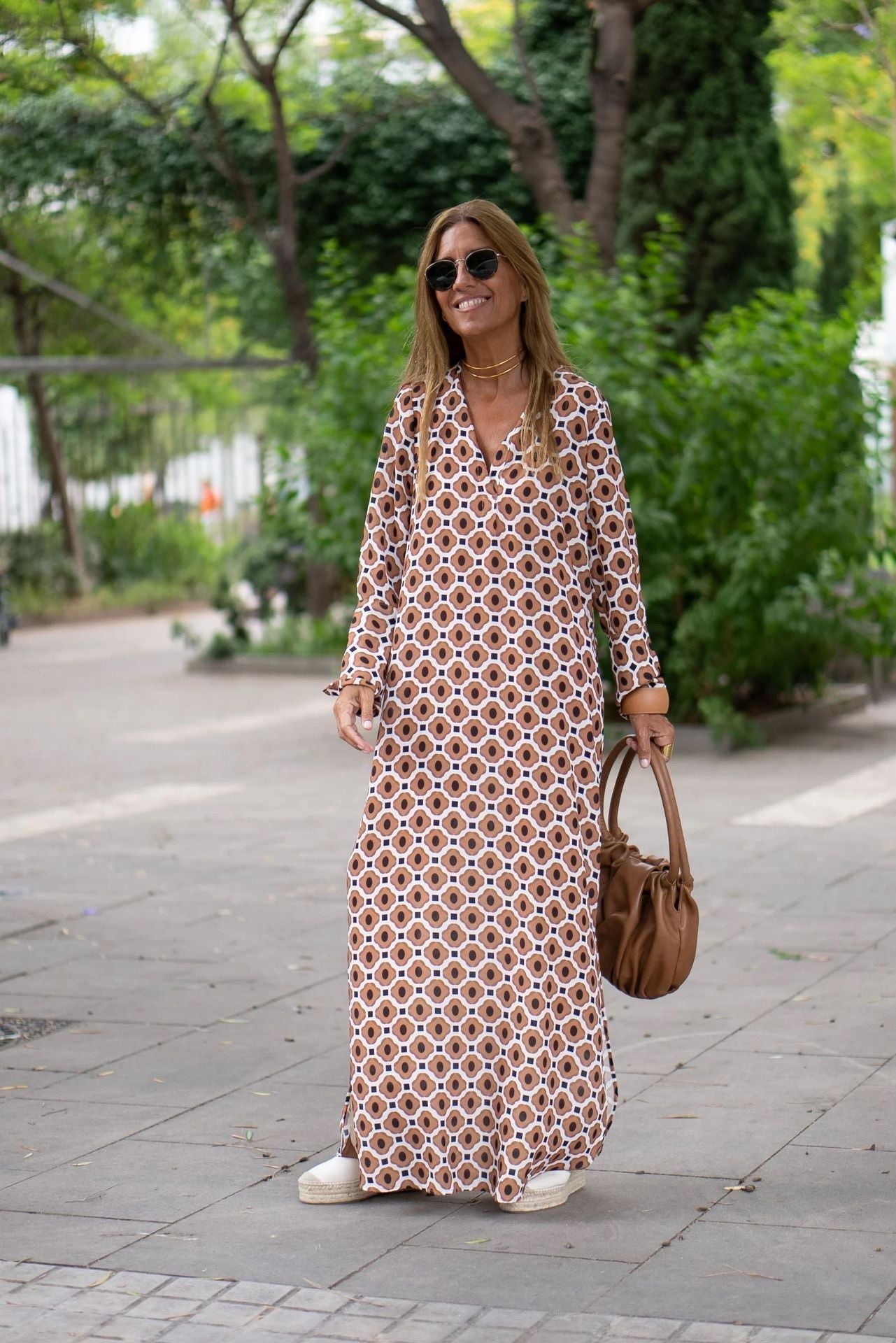 Léa Blanchet® | Elegantes Kleid mit braunem Muster