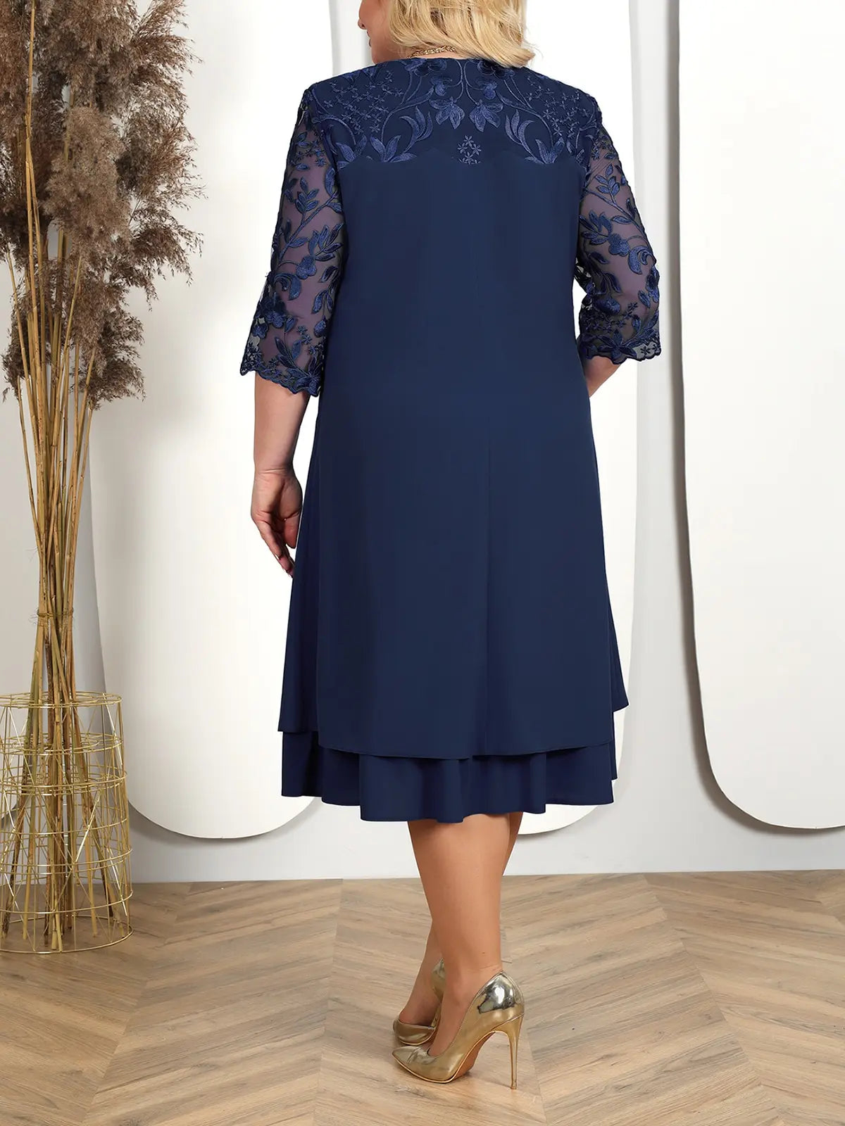 Juliann® I Floral besticktes Kleid in Übergröße