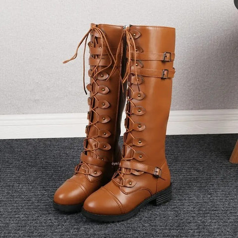 Suzy® | Flache Retro-Stiefel mit Schnalle und Schnürung