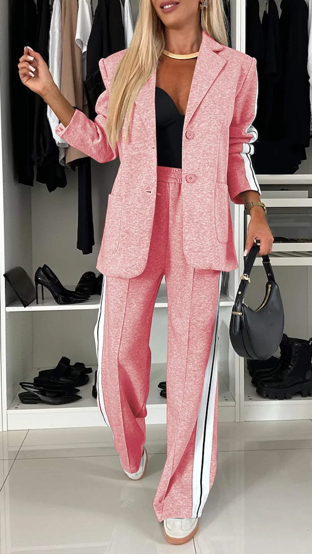 Maßgeschneiderter Blazer und Hose für mühelosen schicken Stil