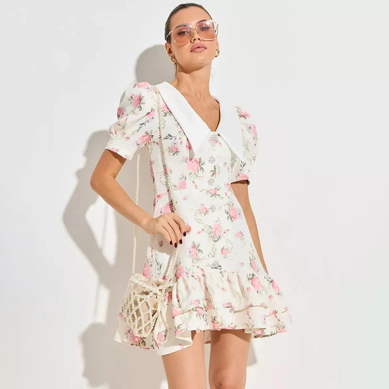 Minikleid mit Puffärmeln und Rüschendetail