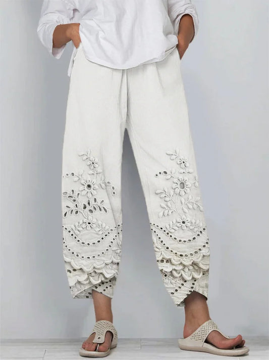 Bestickte Leinen-Caprihose mit floraler Spitzenbund