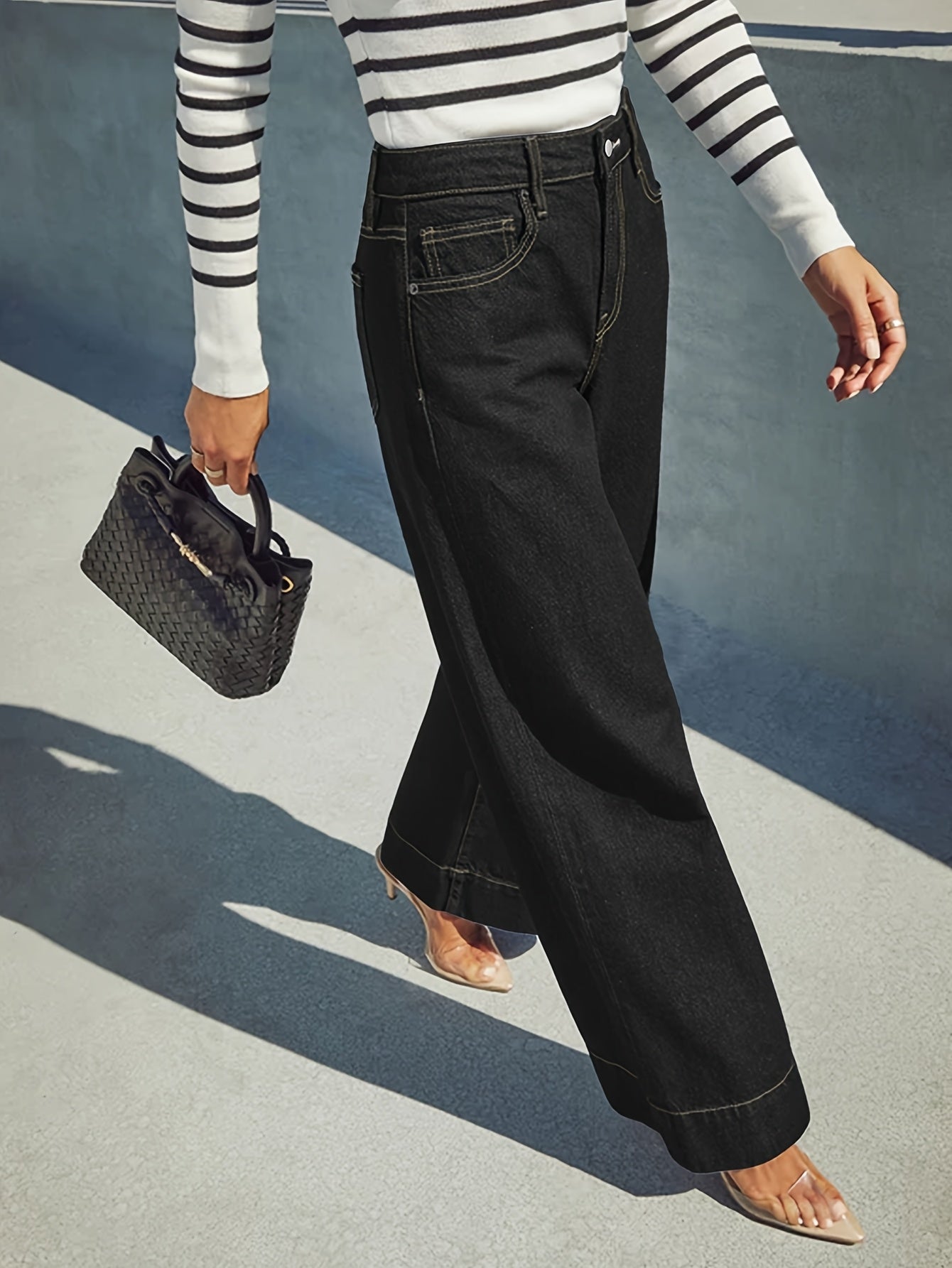 Hochtaillierte, weit geschnittene Stretch-Jeans mit Umschlag am Saum