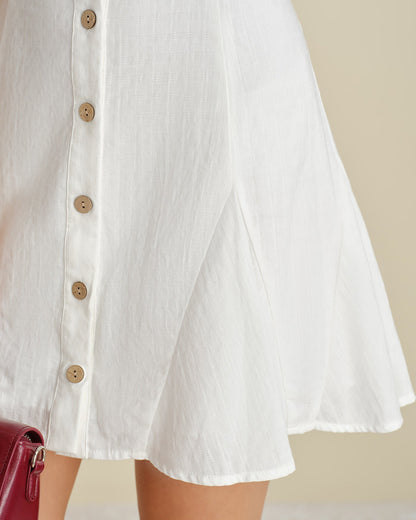 Weißes Mini-Kleid mit quadratischem Ausschnitt, Knopfleiste und A-Linien-Schnitt