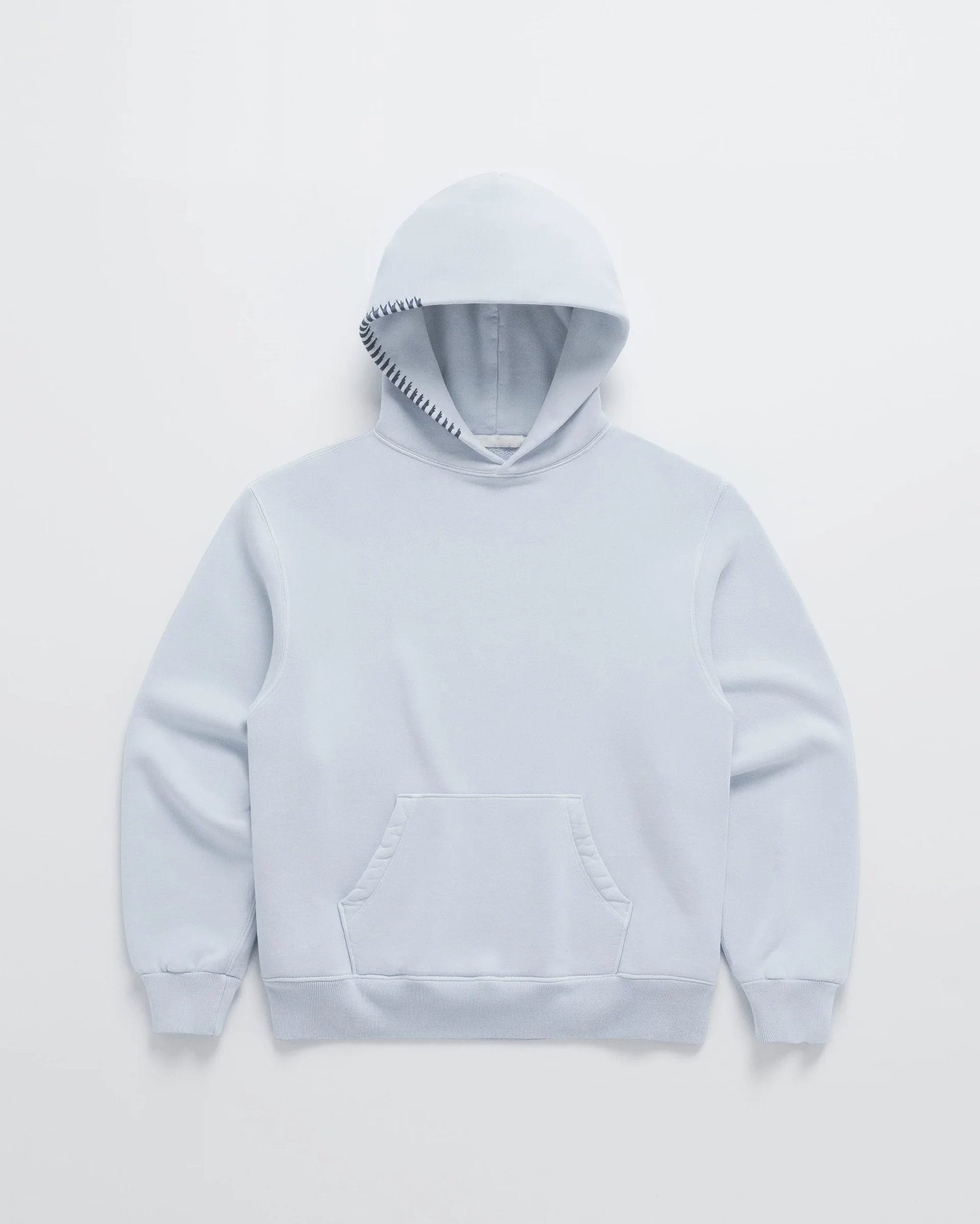 Gemütlicher minimalistischer Kapuzenpullover
