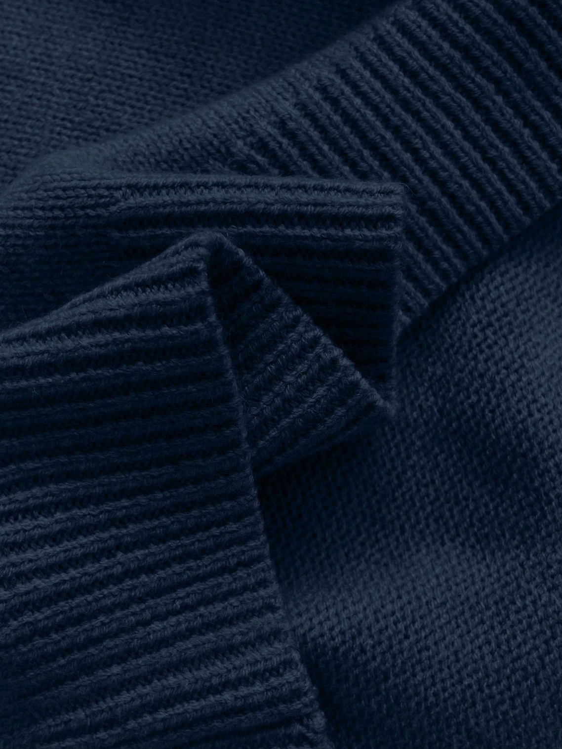 Strickbluse mit elegantem Spitzenkragen