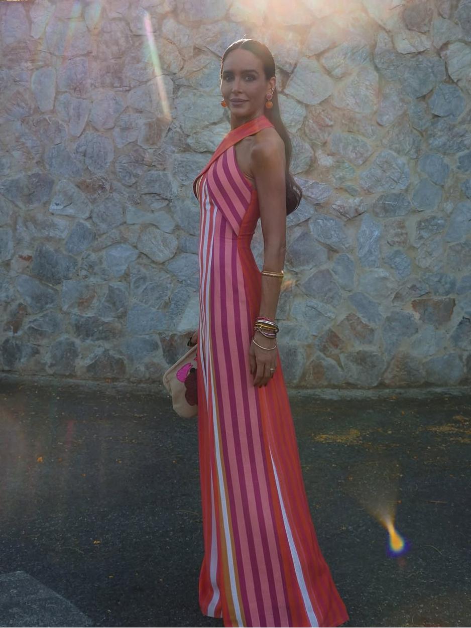 Sommerkleid mit Kreuzhalfter und Streifenmuster im Sonnenuntergangsstil