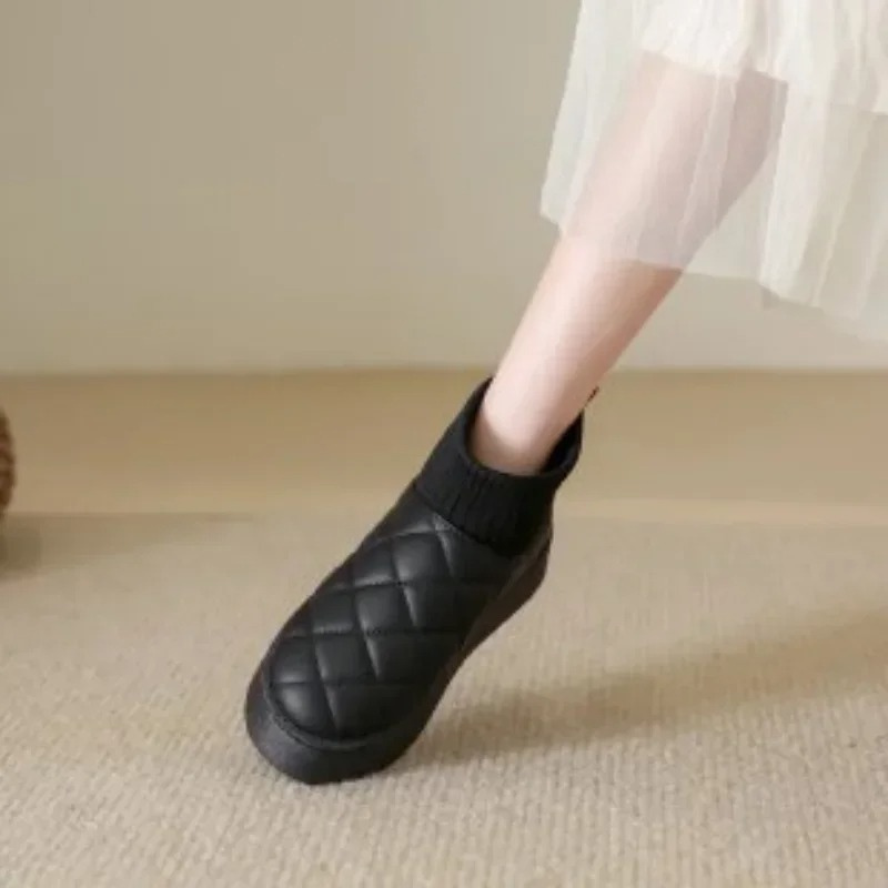 Gemütliche gestrickte Sockenschuhe mit dicker Sohle und warmem Futter
