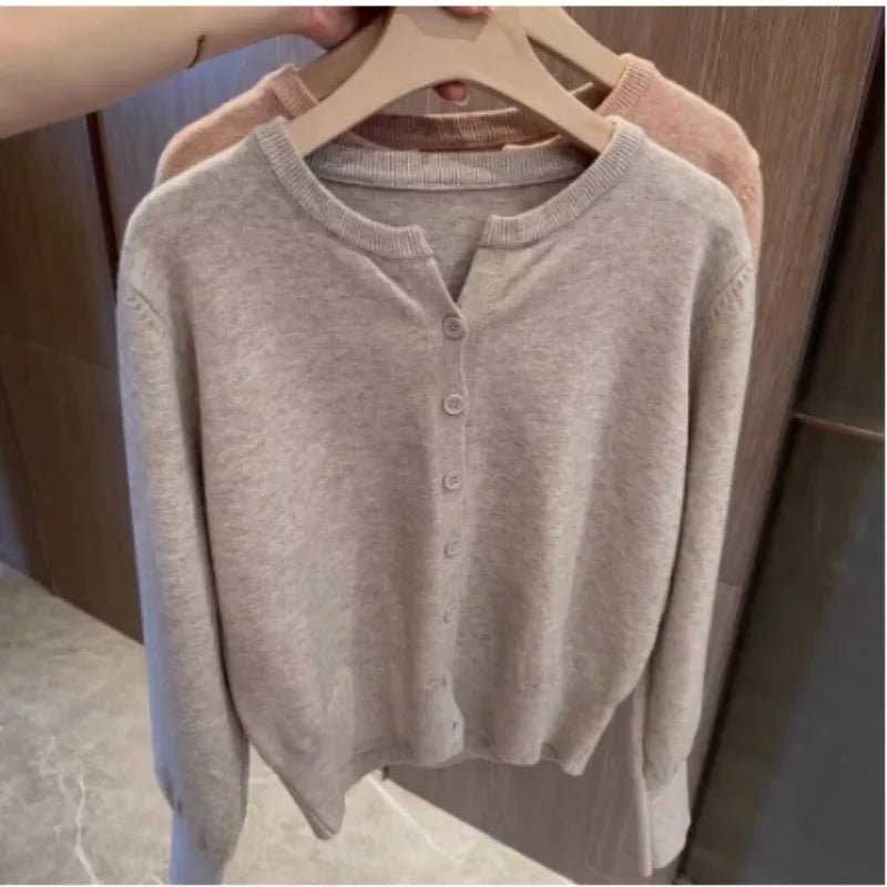 Gemütlicher Grobstrick-Wollcardigan-Pullover