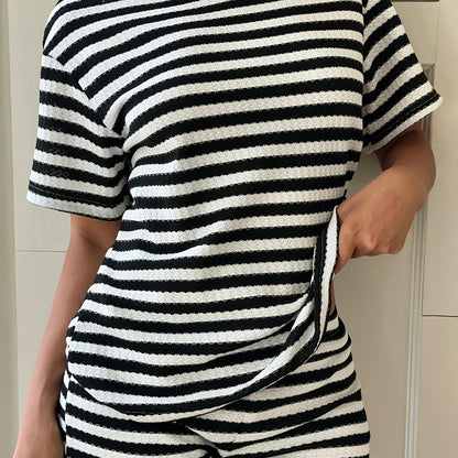 Gestreiftes T-Shirt mit Rundhalsausschnitt und Shorts Freizeitset