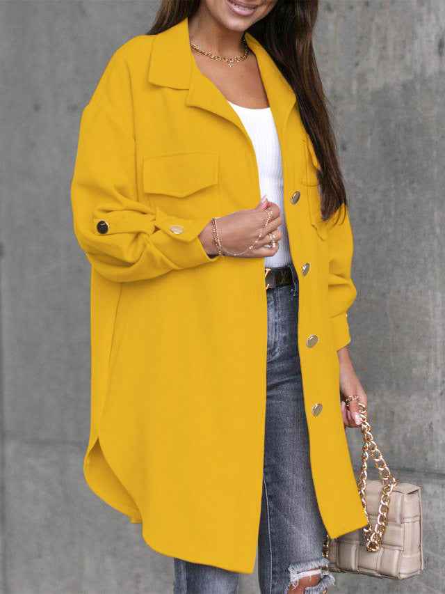 Gemütliche lange Hemdjacke mit Knöpfen und Wollkragen sowie Revers
