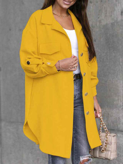 Gemütliche lange Hemdjacke mit Knöpfen und Wollkragen sowie Revers