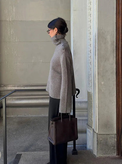 Gemütlicher Pullover mit Knopfleiste und locker sitzendem Rollkragen