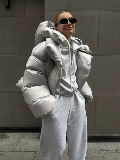 Elegante schlichte Daunenjacke für den Winterstil