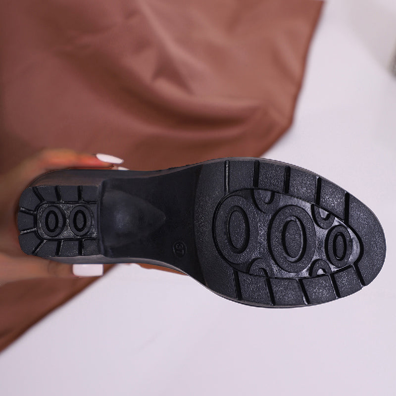 Schicke Knöchelhohe Stiefel mit Strasssteinen und klobigem Absatz
