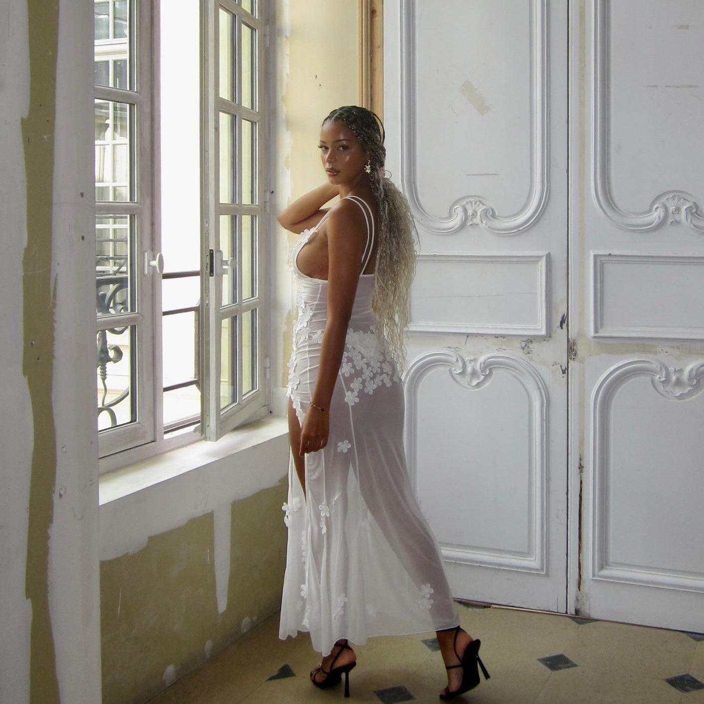 Weißes Mesh-Maxikleid mit Blumengestick