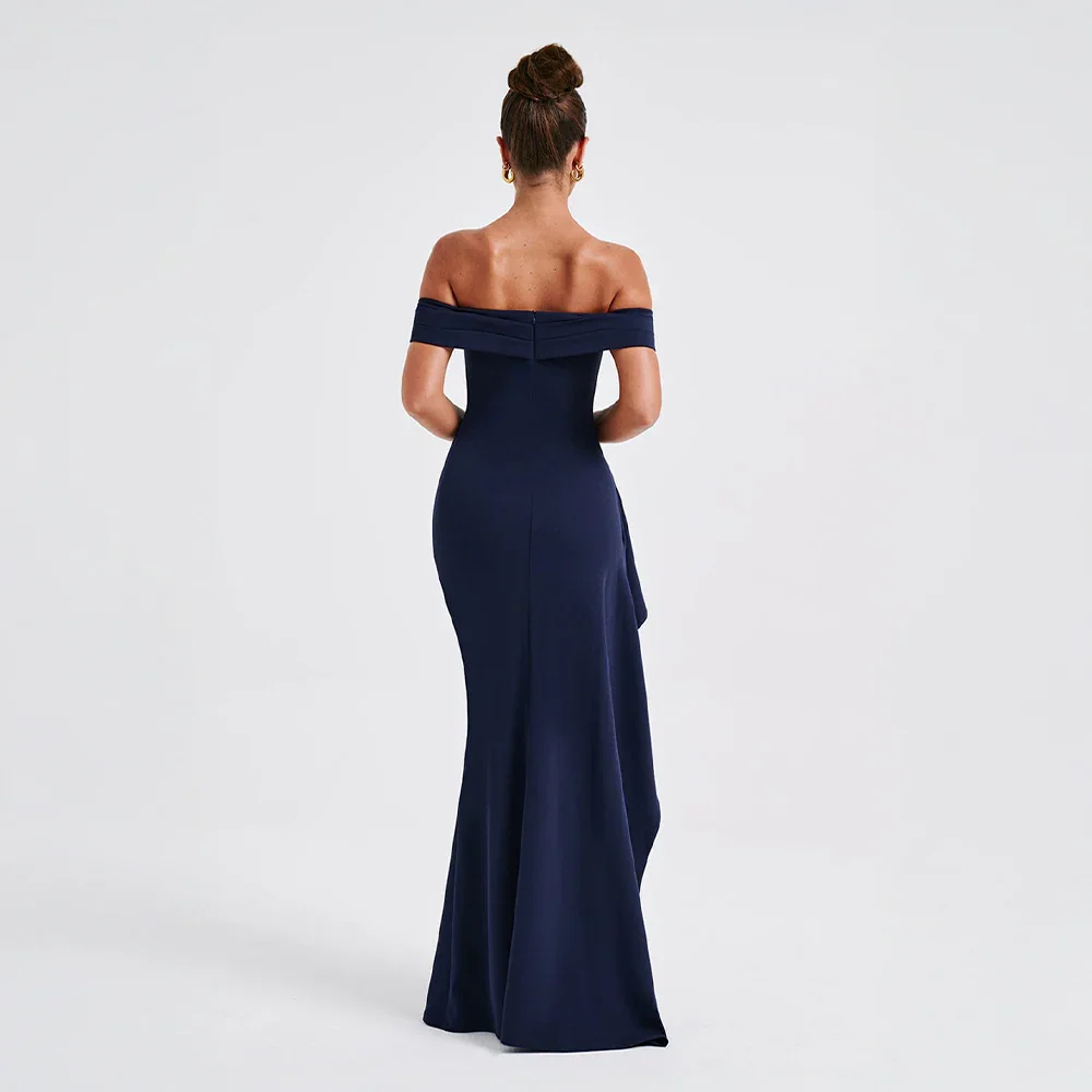 Maxikleid mit schulterfreiem Schnitt und Schlitz