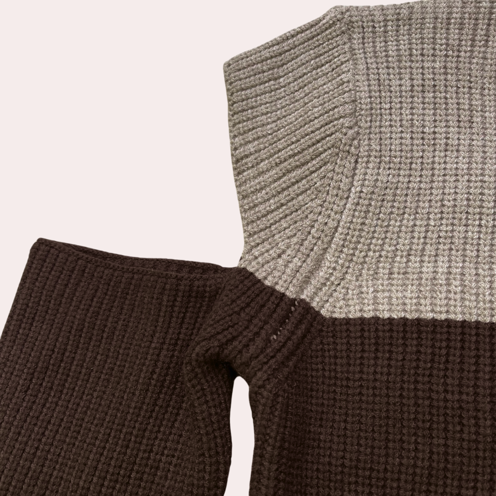 Zweifarbiger Strickpullover mit ausgeschnittenen Ärmeln