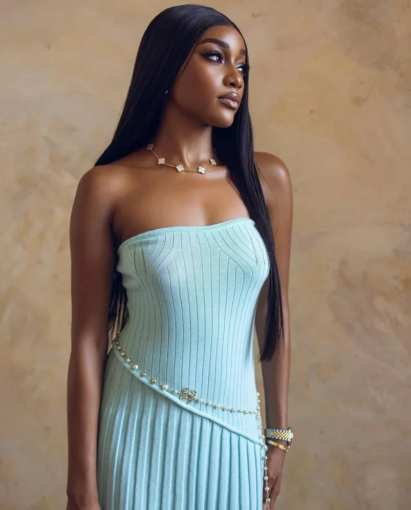 Blaues, plissiertes, trägerloses langes Sommerkleid für Damen