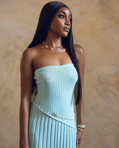 Blaues, plissiertes, trägerloses langes Sommerkleid für Damen