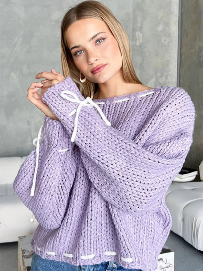 Gemütlicher Strickpullover mit Kontrastdetails