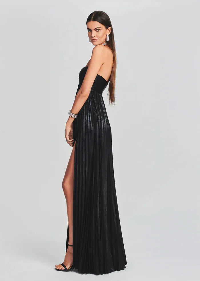 Silbernes trägerloses Kleid für Hochzeitsgäste