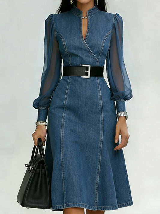 Stylisches Jeanskleid mit transparenten Organza-Ärmeln